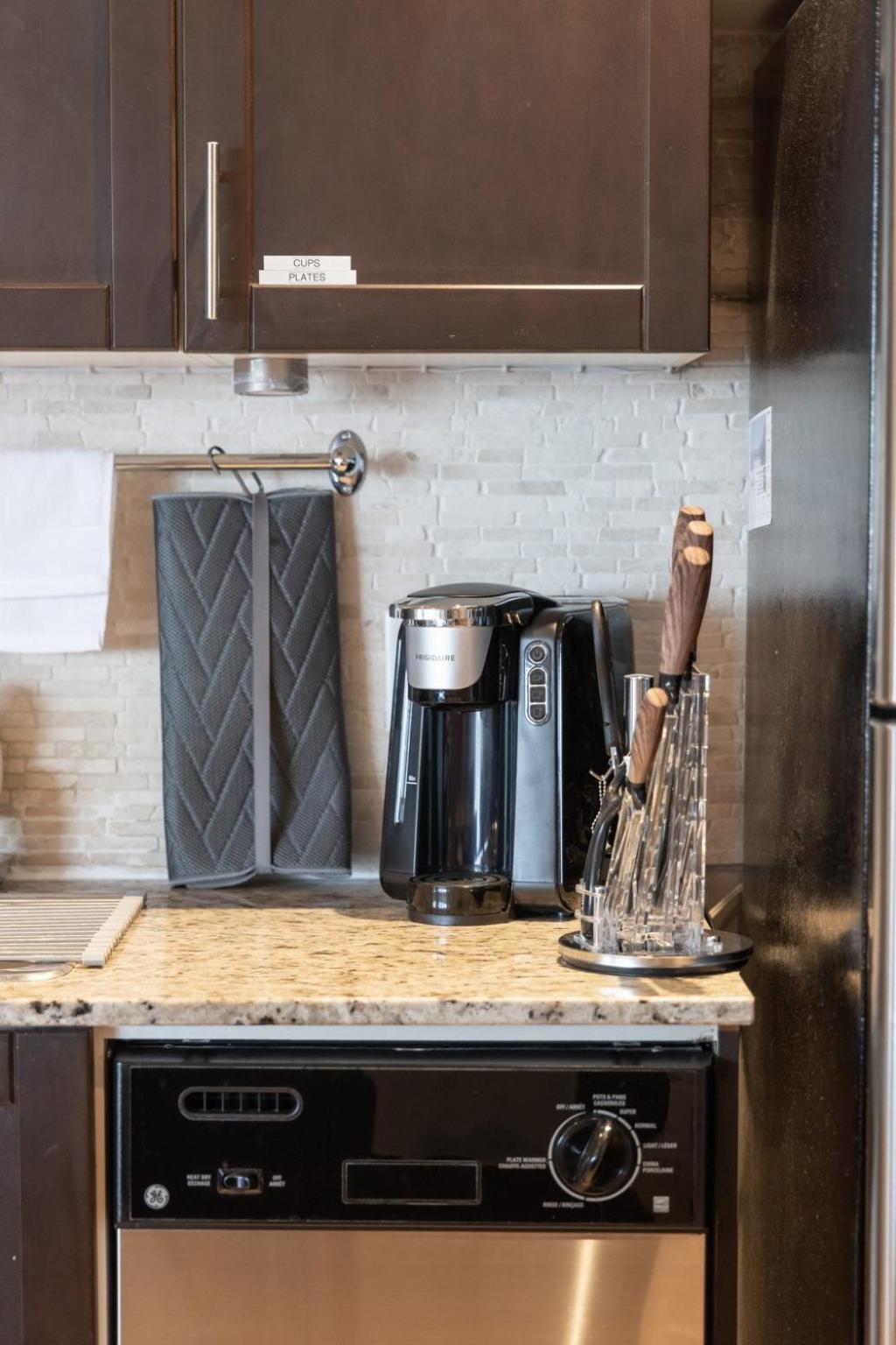 Waterfront Queens Quay West Apartment *