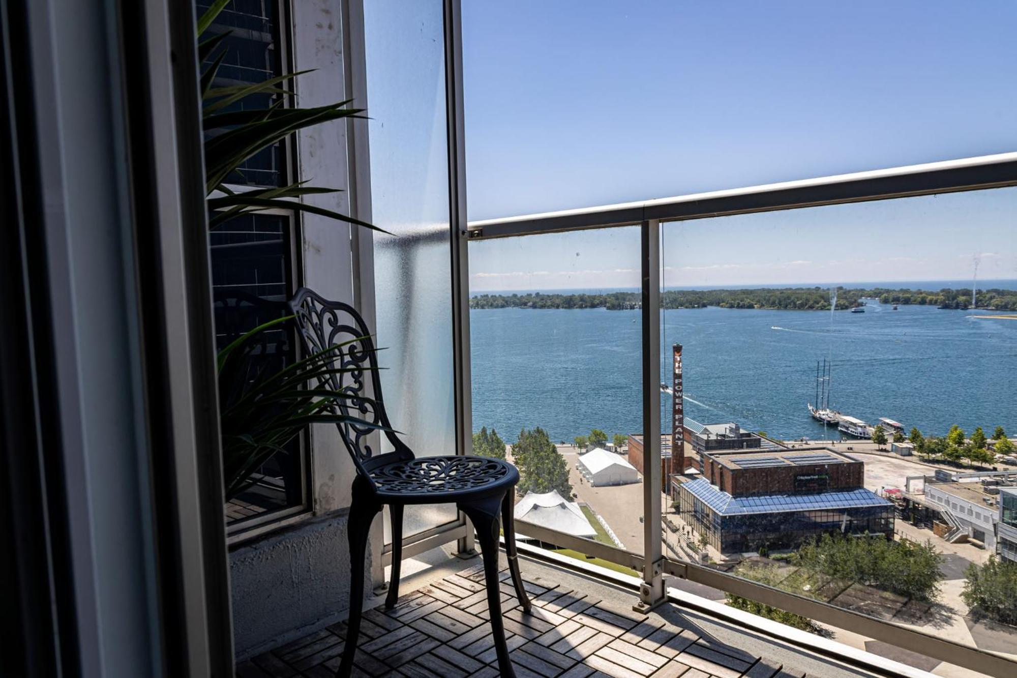 Waterfront Queens Quay West Apartment Toronto