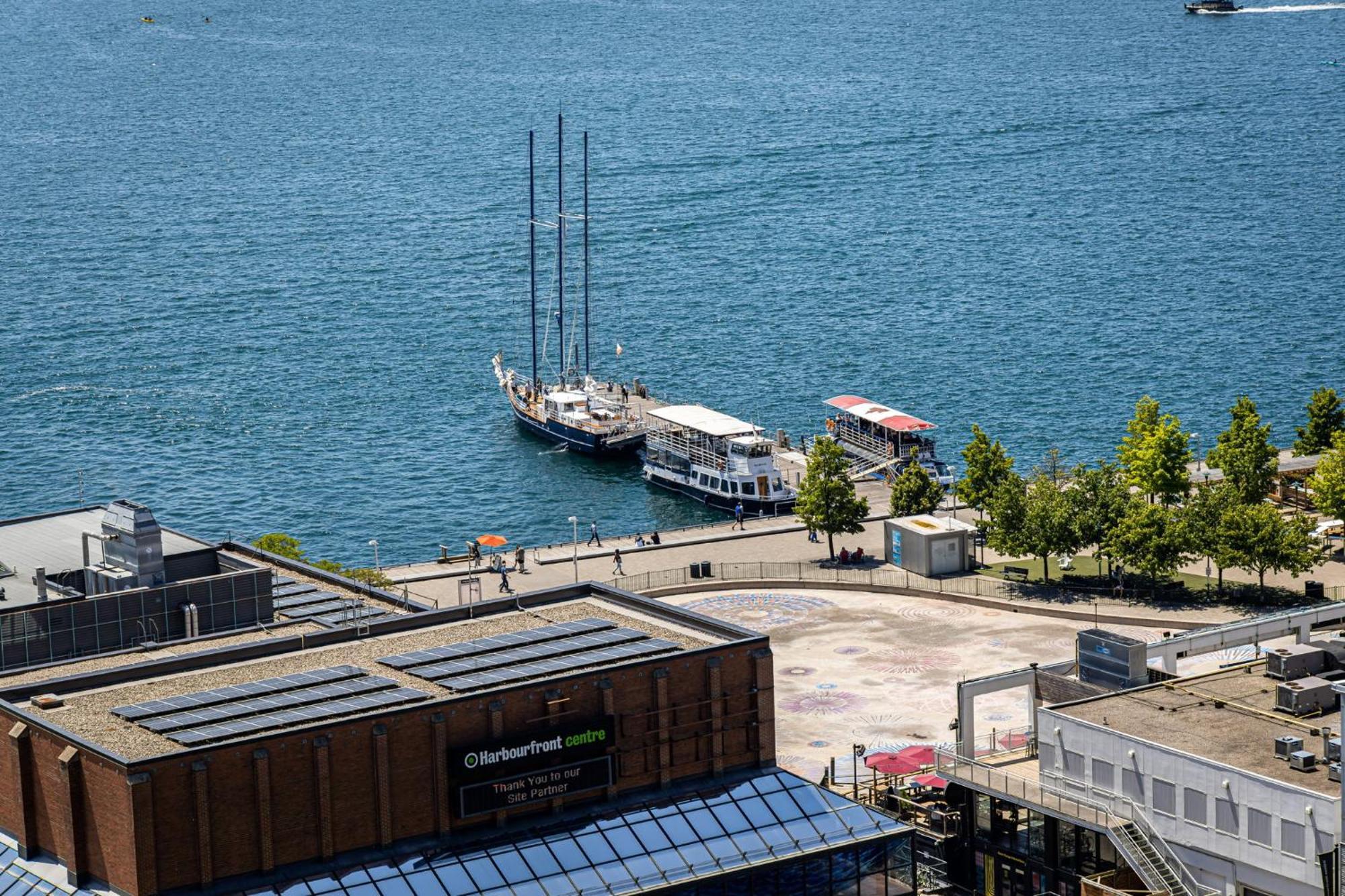 Waterfront Queens Quay West Apartment Toronto