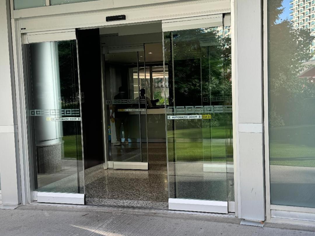 Waterfront Queens Quay West Apartment *